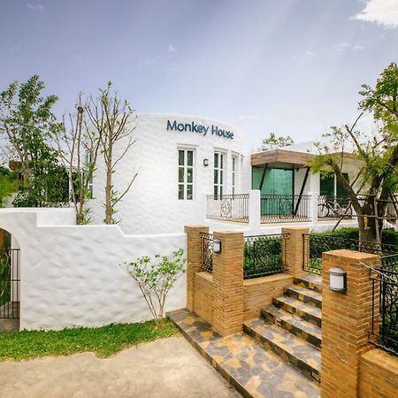 Monkey House Hotel Chiang Mai Exterior photo